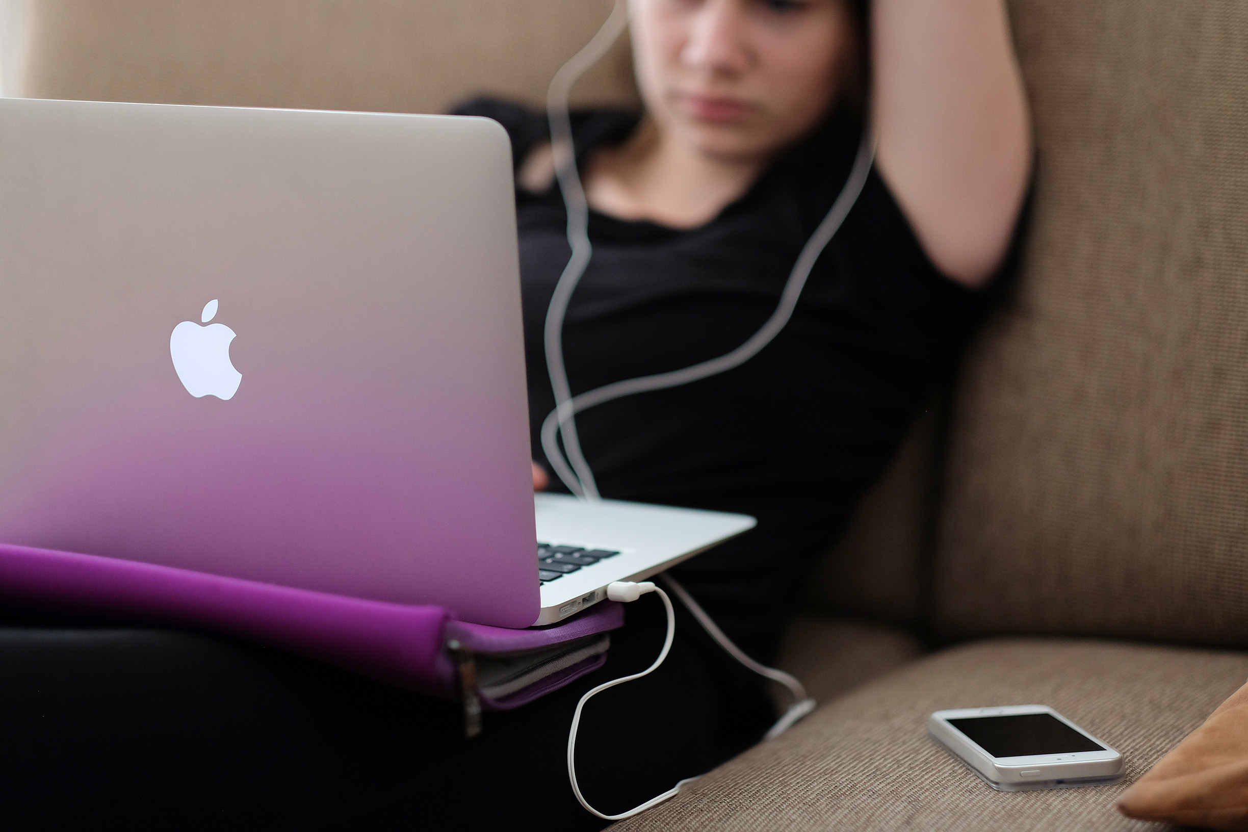 girl-laptop-lo.jpg